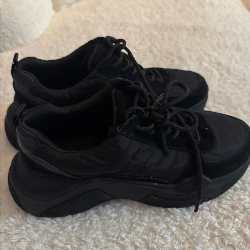 Kendall & Kylie Black Sneakers